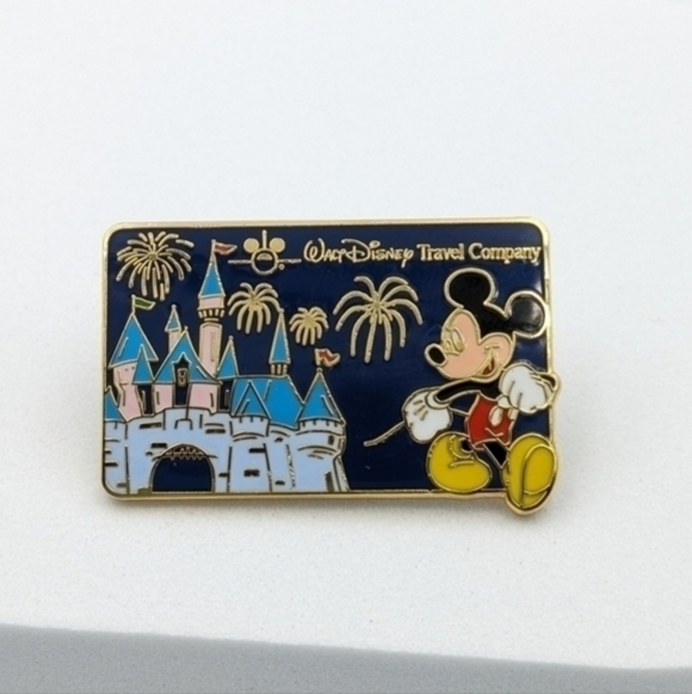 4/24$  Disney Limited Edition Mickey Mouse pin - Picture 2 of 4